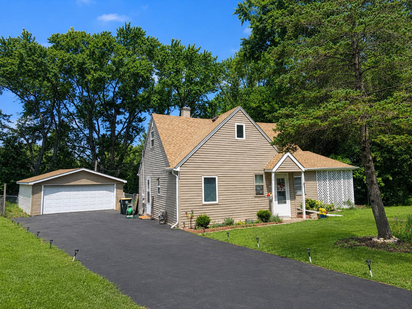 Homes for sale in Round Lake Beach, IL | 924 Hillwood Cir, Round Lake Beach, IL 60073 | MLS# 12710161