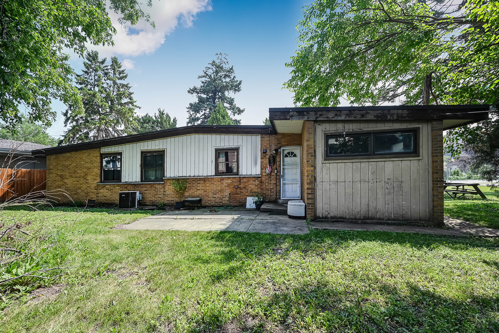 Homes for sale in Norridge, IL | 5190 N Moreland Ave, Norridge, IL 60706 | MLS# 12710222