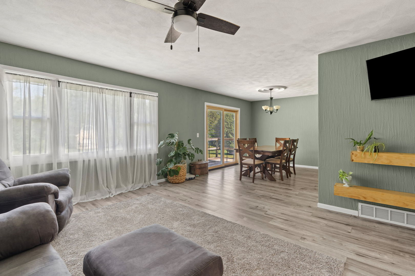 Homes for sale in Geneseo, IL | 25 Woodcrest Dr, Geneseo, IL 61254 | MLS# 12710229