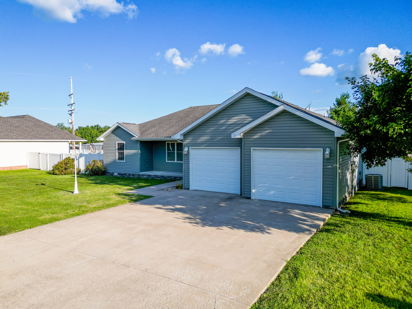 2nd image of 406 Bhrett Dr, Energy, IL 62933 | MLS# 12710267