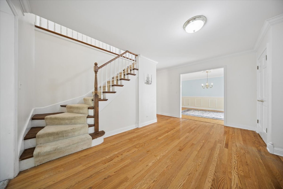 2nd image of 132 Wagon Wheel Ln, Barrington, IL 60010 | MLS# 12710269