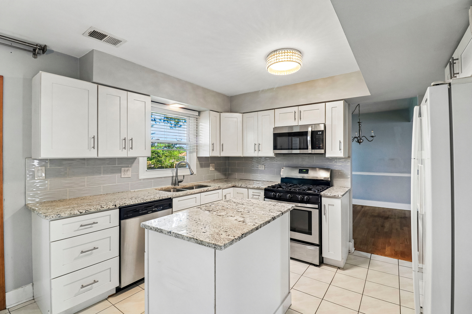 2nd image of 702 Buffalo Cir, Carol Stream, IL 60188 | MLS# 12710290