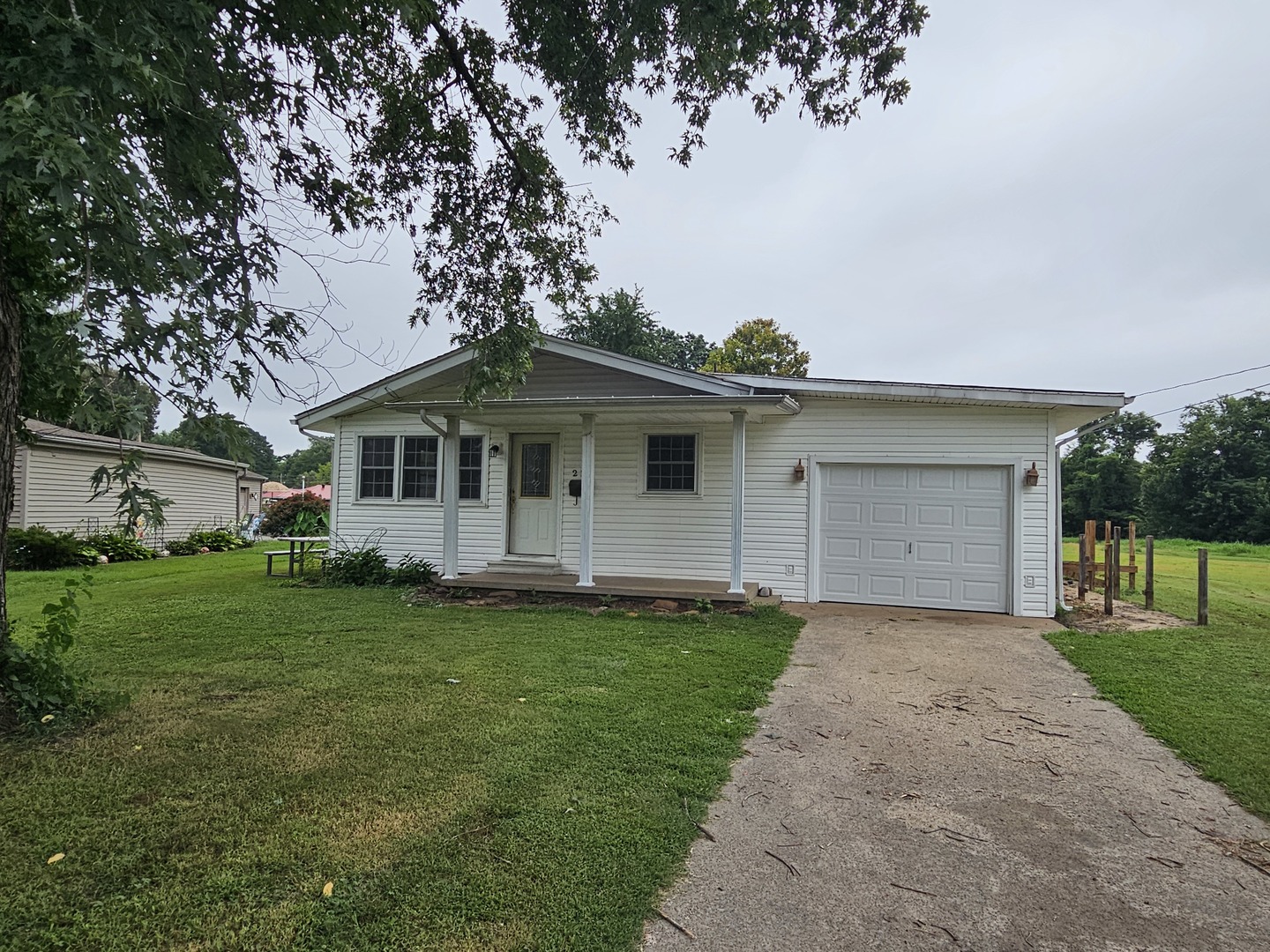 2nd image of 210 Dorris Dr, Metropolis, IL 62960 | MLS# 12710312
