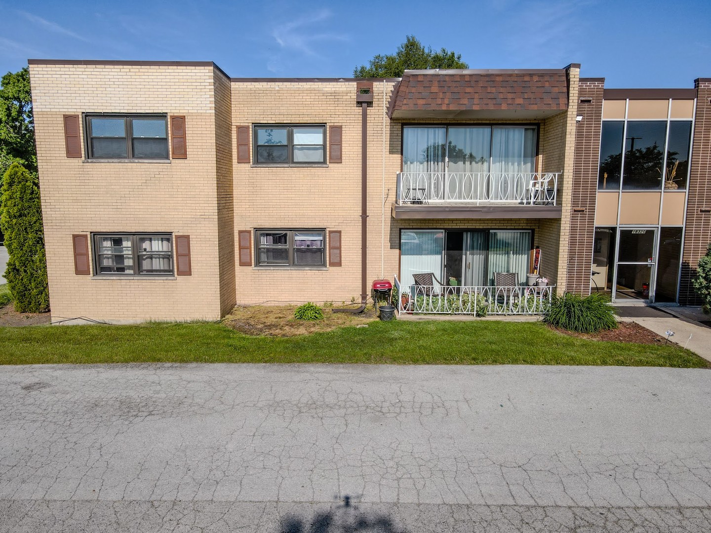 3rd image of 18320 Cherry Creek Dr, Homewood, IL 60430