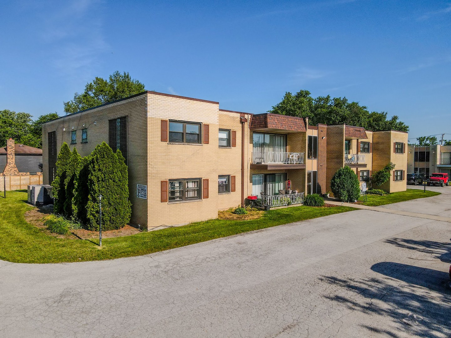 2nd image of 18320 Cherry Creek Dr #2, Homewood, IL 60430 | MLS# 12710328