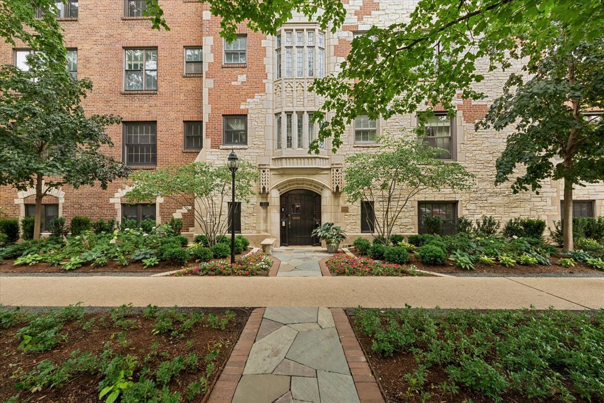 2nd image of 1501 Hinman Ave #4B, Evanston, IL 60201 | MLS# 12710379