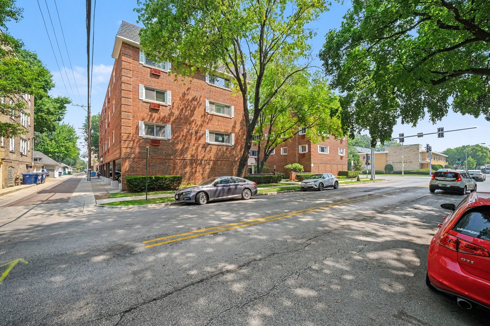 Homes for sale in Oak Park, IL | 800 Washington Boulevard, Oak Park, IL 60302 | Houzeo