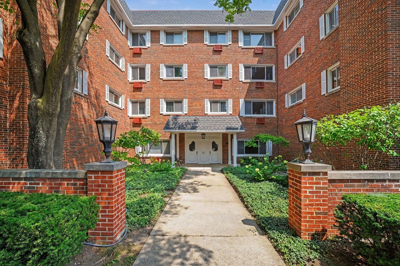 Homes for sale in Oak Park, IL | 800 Washington Blvd #100, Oak Park, IL 60302 | MLS# 12710392
