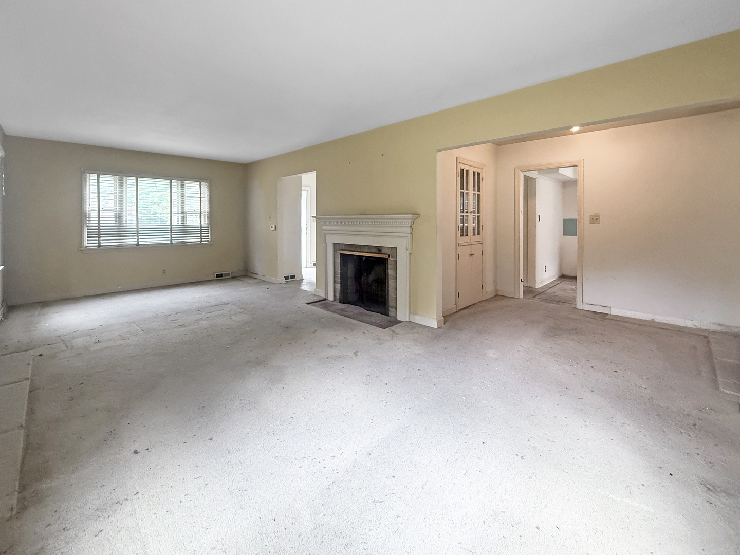 Homes for sale in Urbana, IL | 117 W Delaware Ave, Urbana, IL 61801 | MLS# 12710412