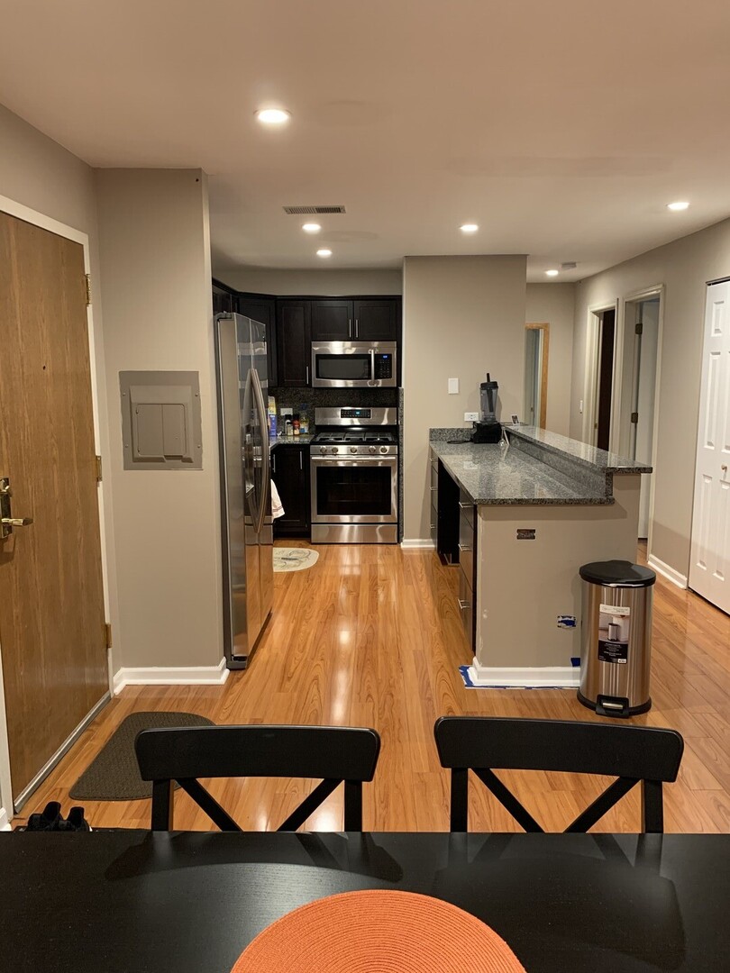 4th image of 815 Leicester Rd, Elk Grove Village, IL 60007