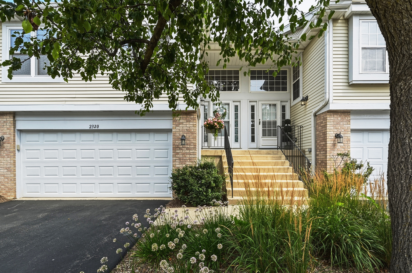 Homes for sale in Downers Grove, IL | 2320 Chasewood Dr, Downers Grove, IL 60515 | MLS# 12710521