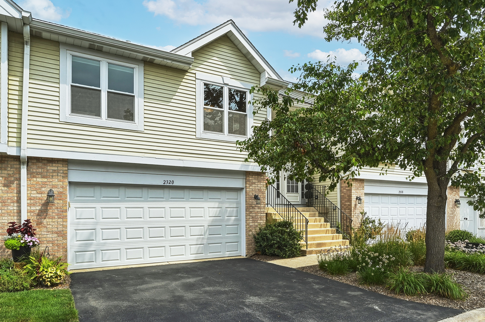 Homes for sale in Downers Grove, IL | 2320 Chasewood Dr, Downers Grove, IL 60515 | MLS# 12710521
