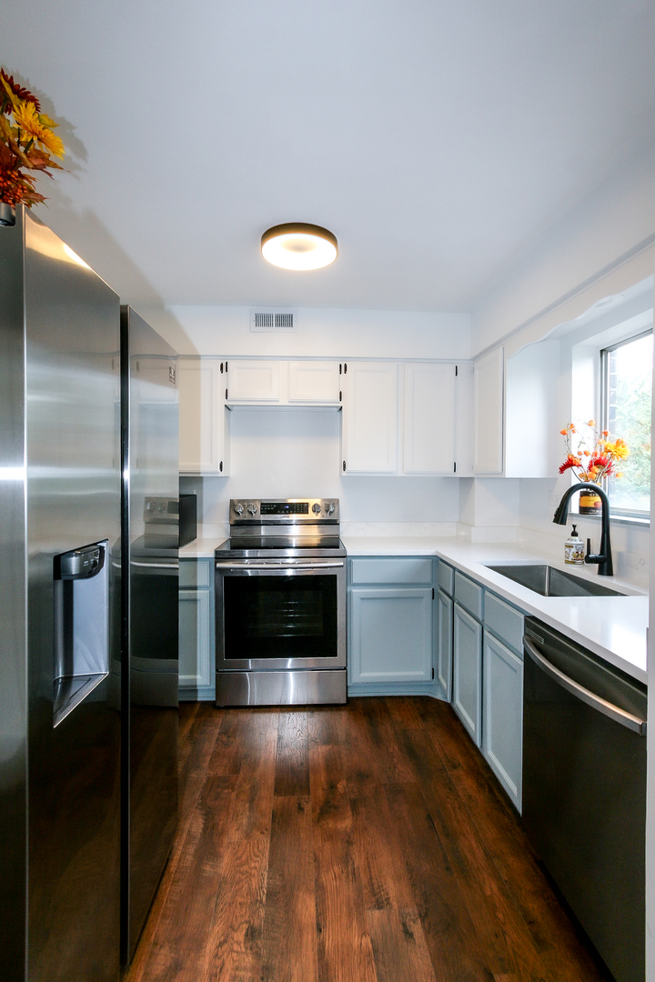 Homes for sale in Palatine, IL | 1275 E Baldwin Ln #306, Palatine, IL 60074 | MLS# 12710584