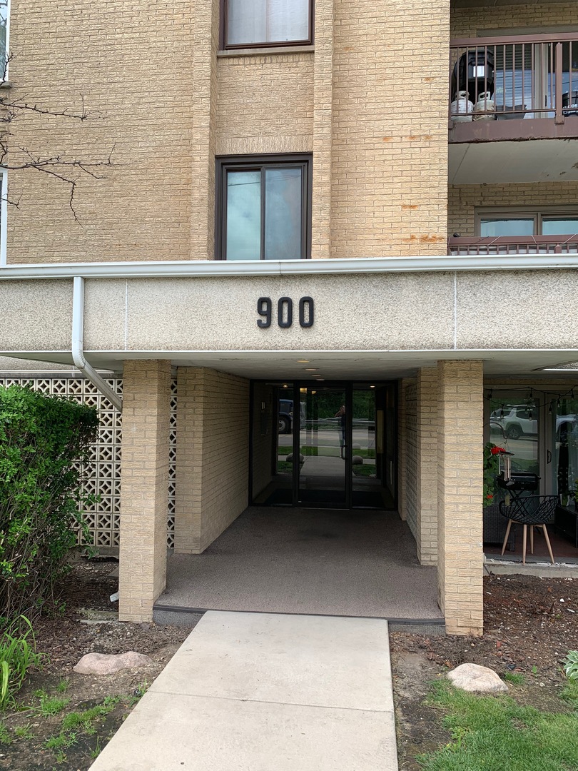 2nd image of 900 S River Rd #4A, Des Plaines, IL 60016 | MLS# 12710655