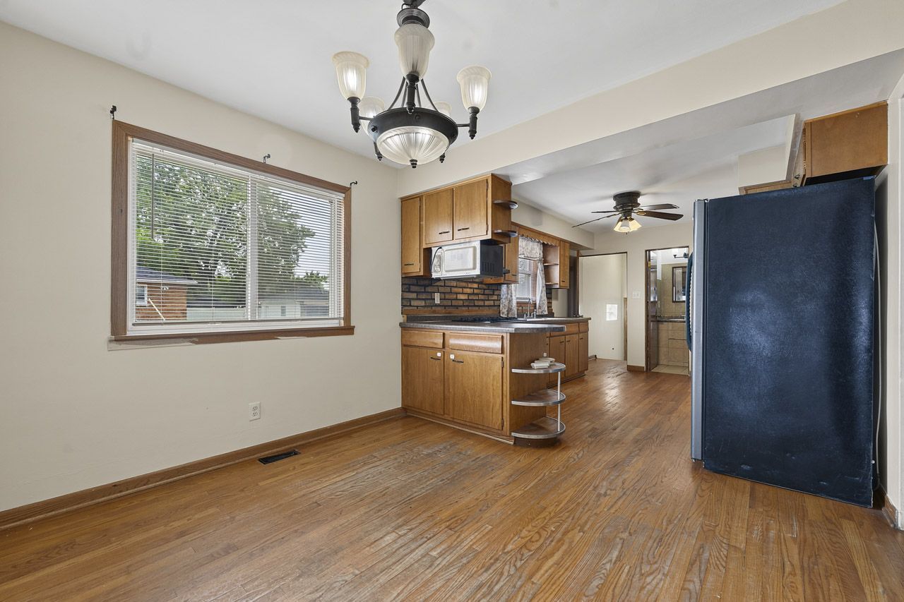 5th image of 524 Hirsch Ave, Calumet City, IL 60409 | MLS# 12710706