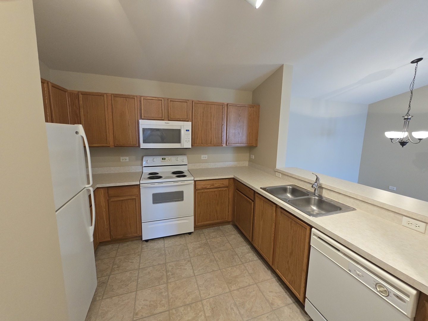 5th image of 2027 Silverstone Dr, Carpentersville, IL 60110