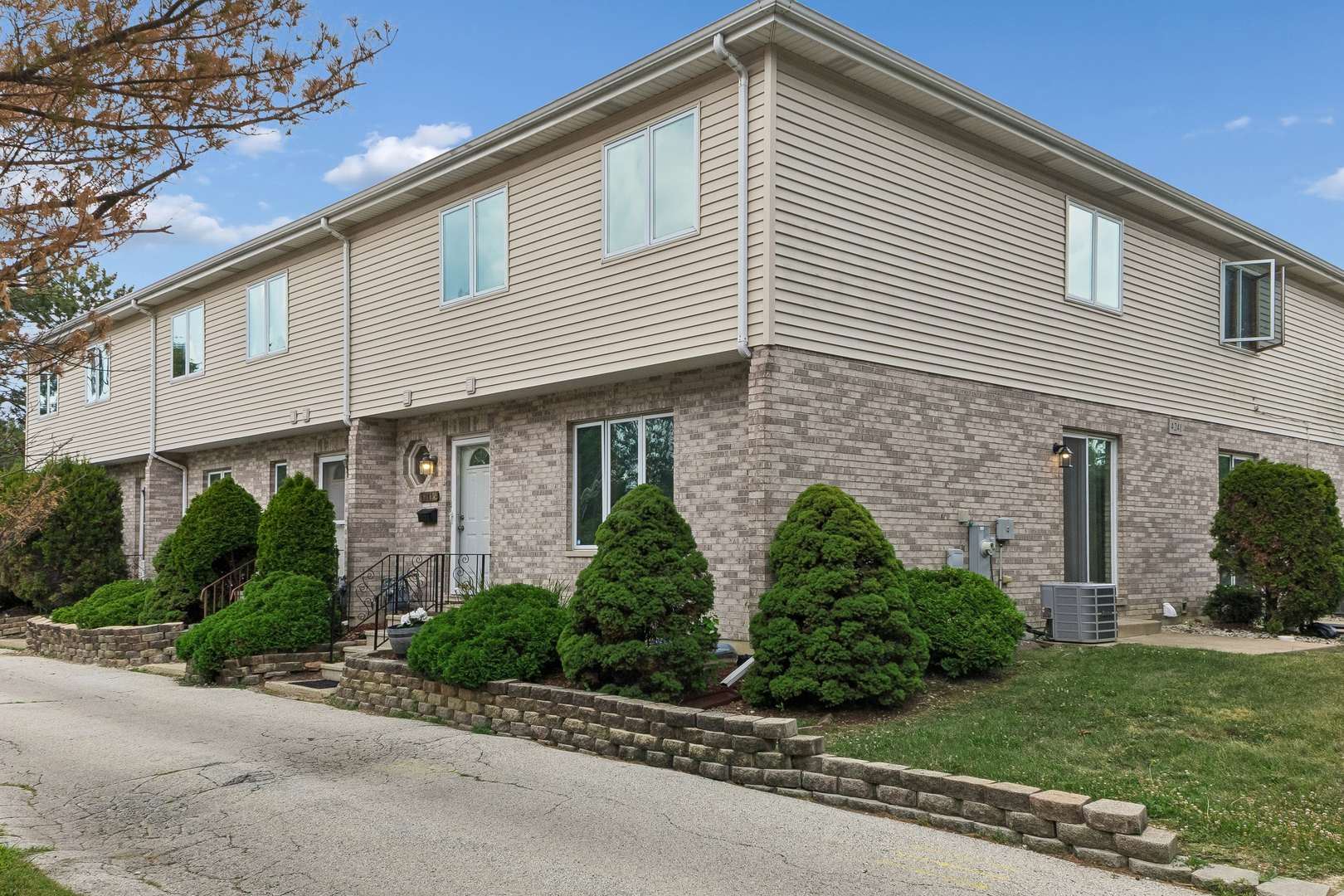 2nd image of 4241 Lindenwood Dr #A, Matteson, IL 60443 | MLS# 12710818