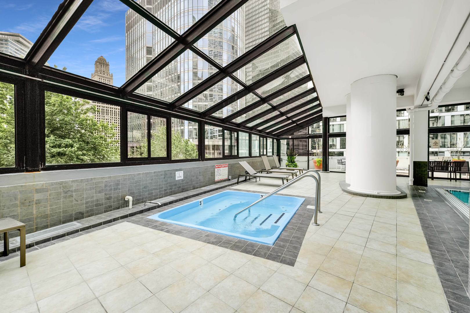 2nd image of 405 N Wabash Ave, Chicago, IL 60611