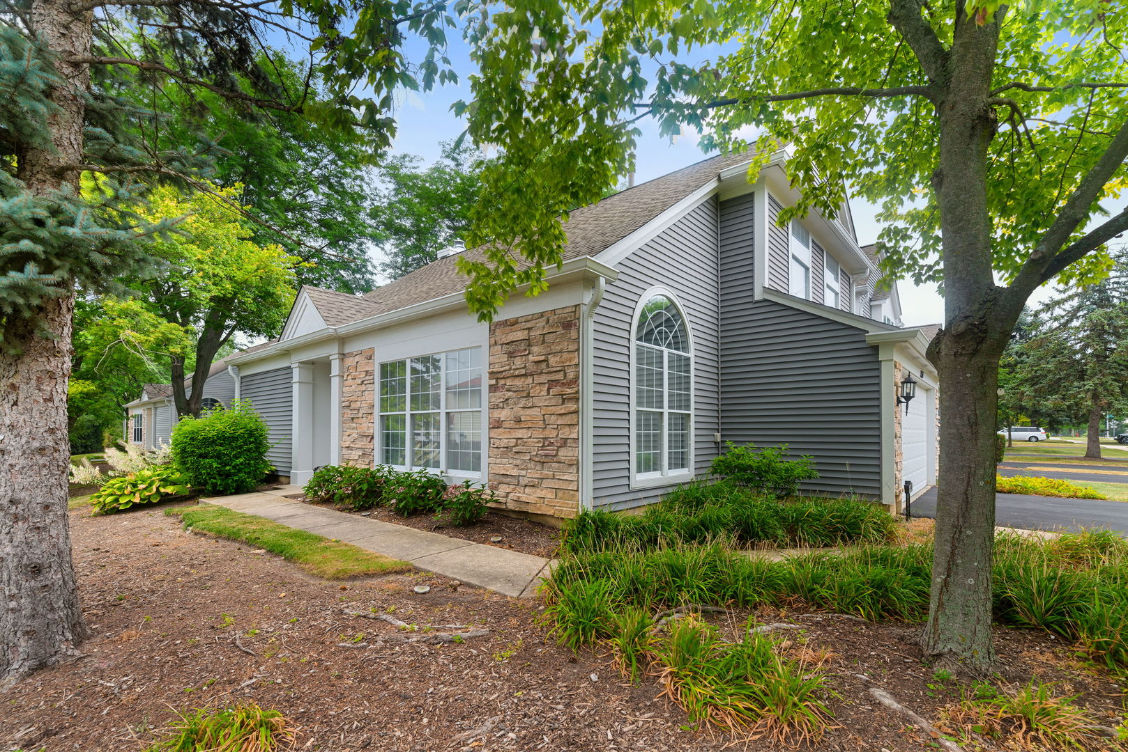 2nd image of 1564 Westbury Dr, Hoffman Estates, IL 60192 | MLS# 12710863