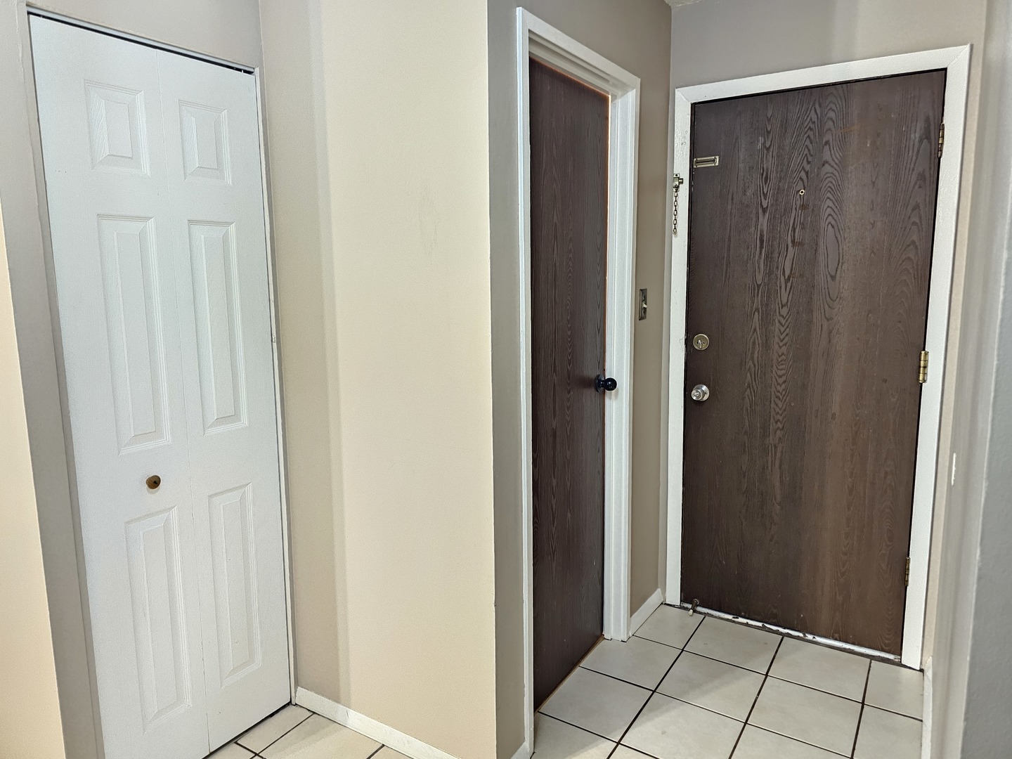 Homes for sale in Vernon Hills, IL | 11 Crestview Ln, Vernon Hills, IL 60061
