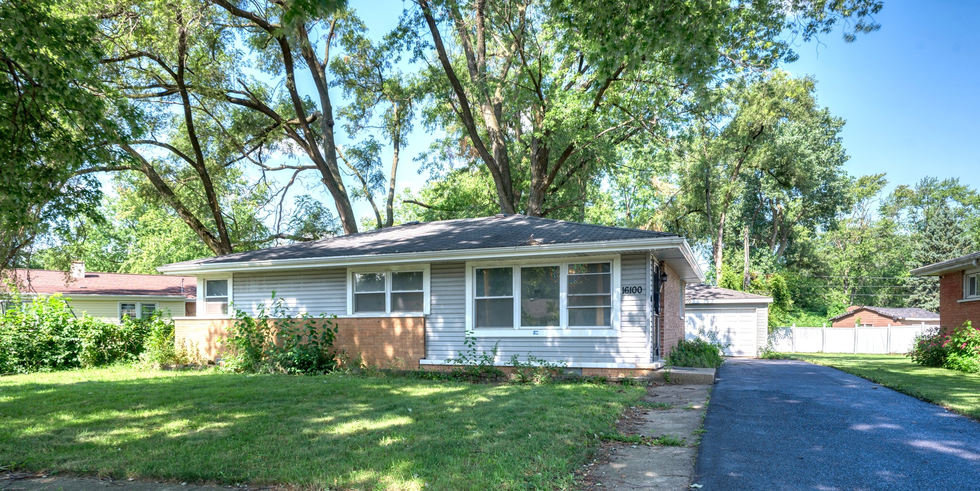 2nd image of 16100 Circle Dr, Markham, IL 60428 | MLS# 12710925