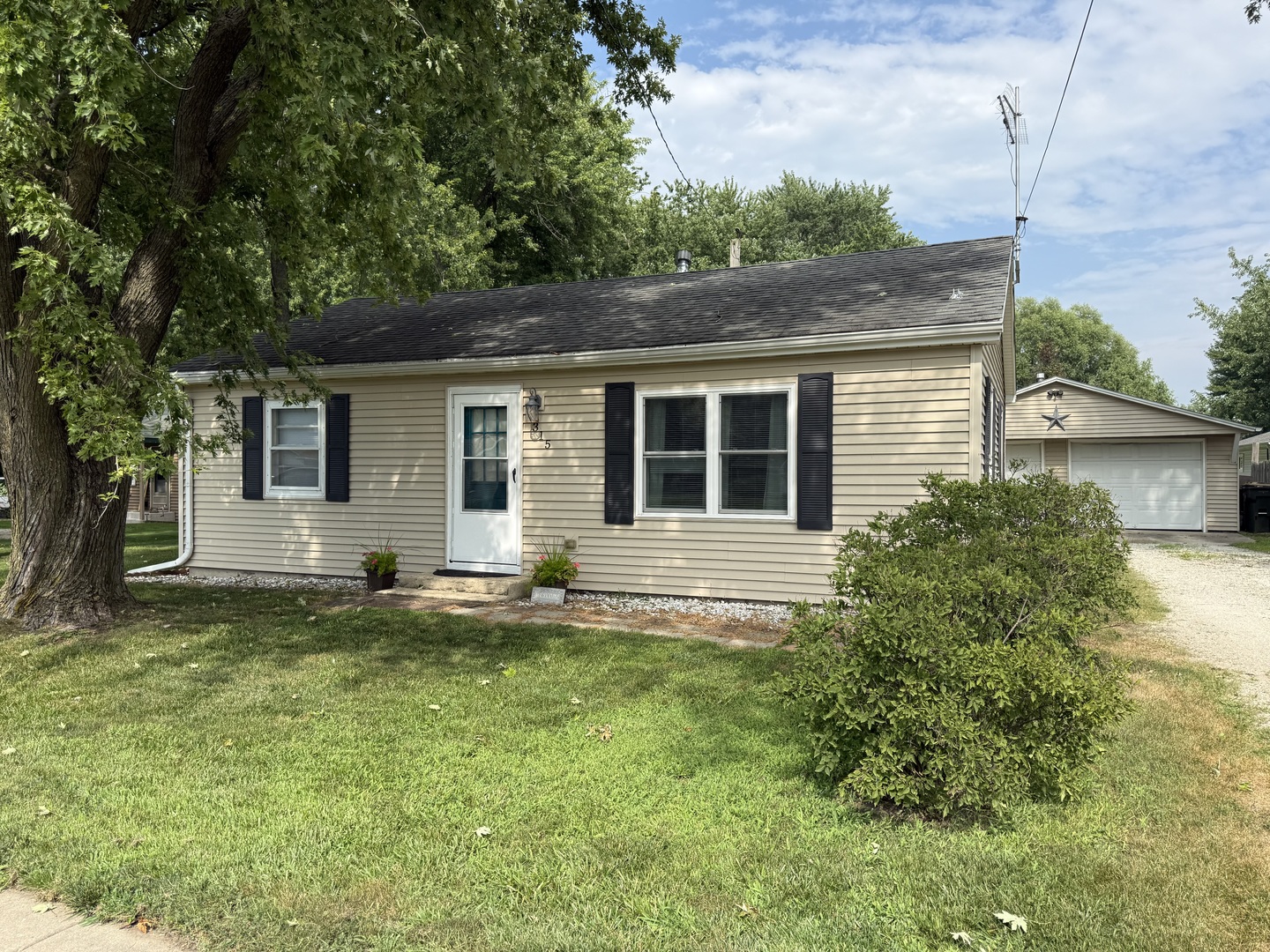 Homes for sale in Braidwood, IL | 315 N Division St, Braidwood, IL 60408 | MLS# 12710931