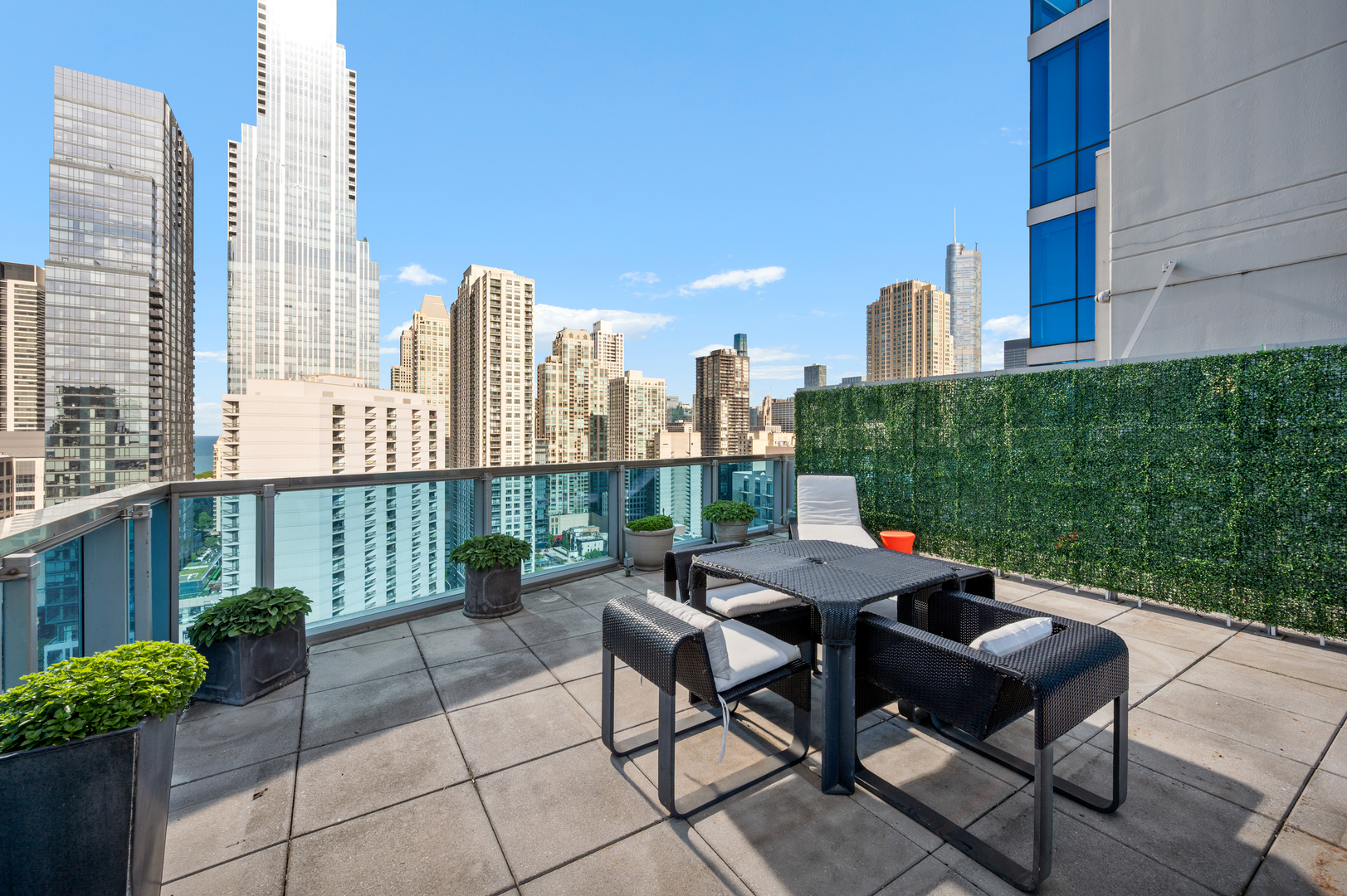 5th image of 110 W Superior St, Chicago, IL 60654