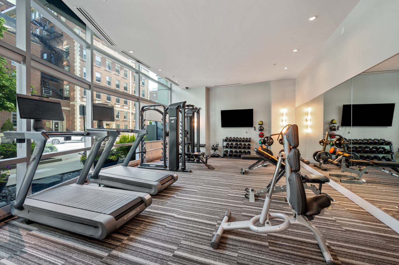 2nd image of 110 W Superior St, Chicago, IL 60654