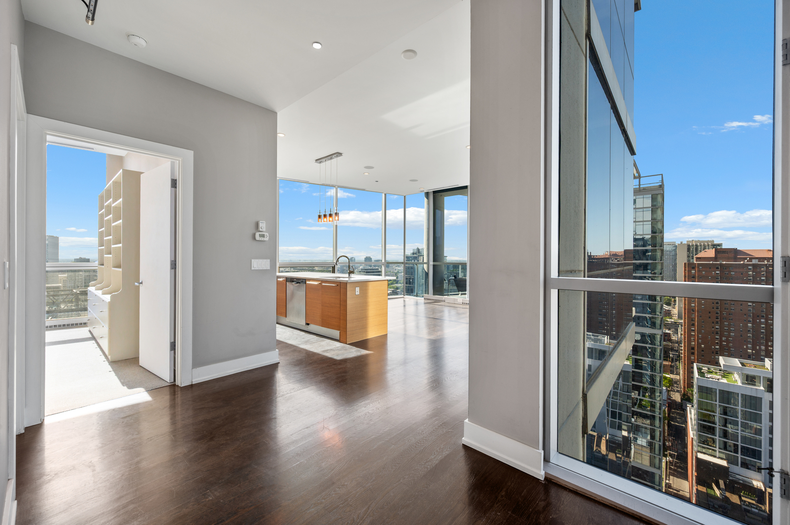 4th image of 110 W Superior St, Chicago, IL 60654