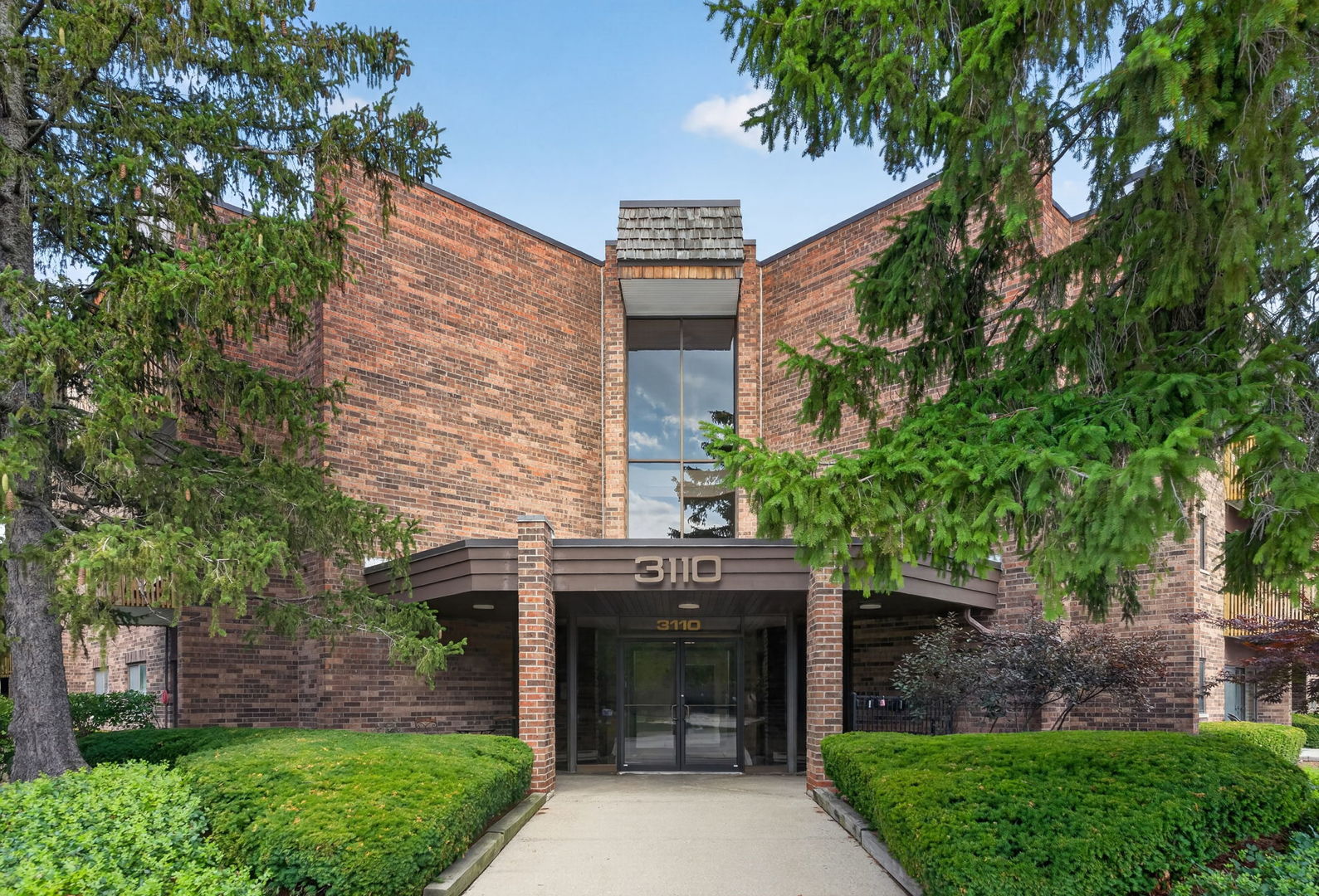 Homes for sale in Northbrook, IL | 3110 Pheasant Creek Dr #209, Northbrook, IL 60062 | MLS# 12711075