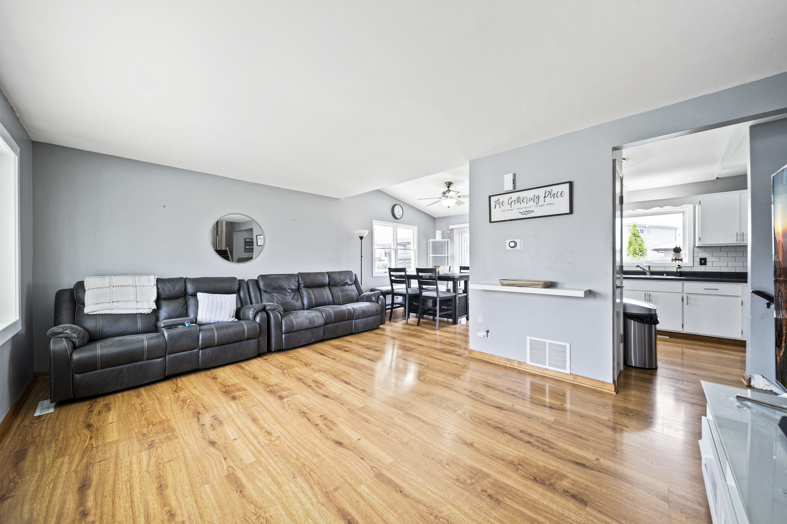 3rd image of 15512 Lorel Ave, Oak Forest, IL 60452 | MLS# 12711078
