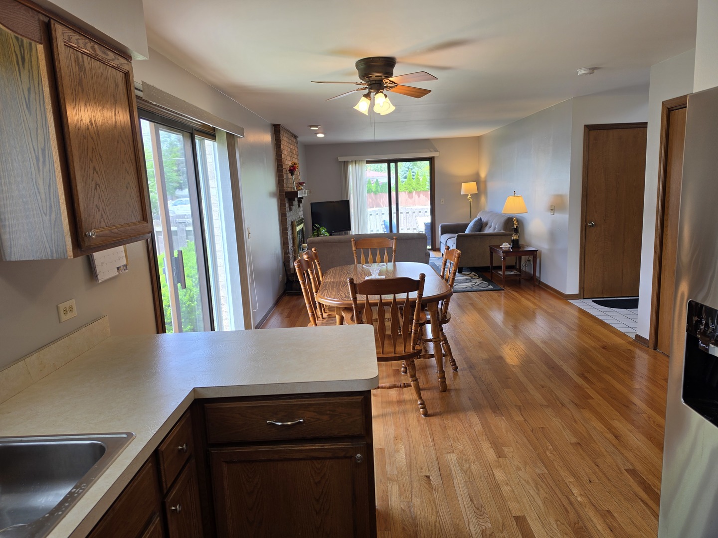 5th image of 736 Yorkshire Ln, Des Plaines, IL 60016 | MLS# 12711097