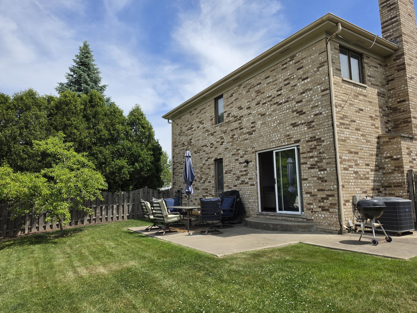 3rd image of 736 Yorkshire Ln, Des Plaines, IL 60016 | MLS# 12711097