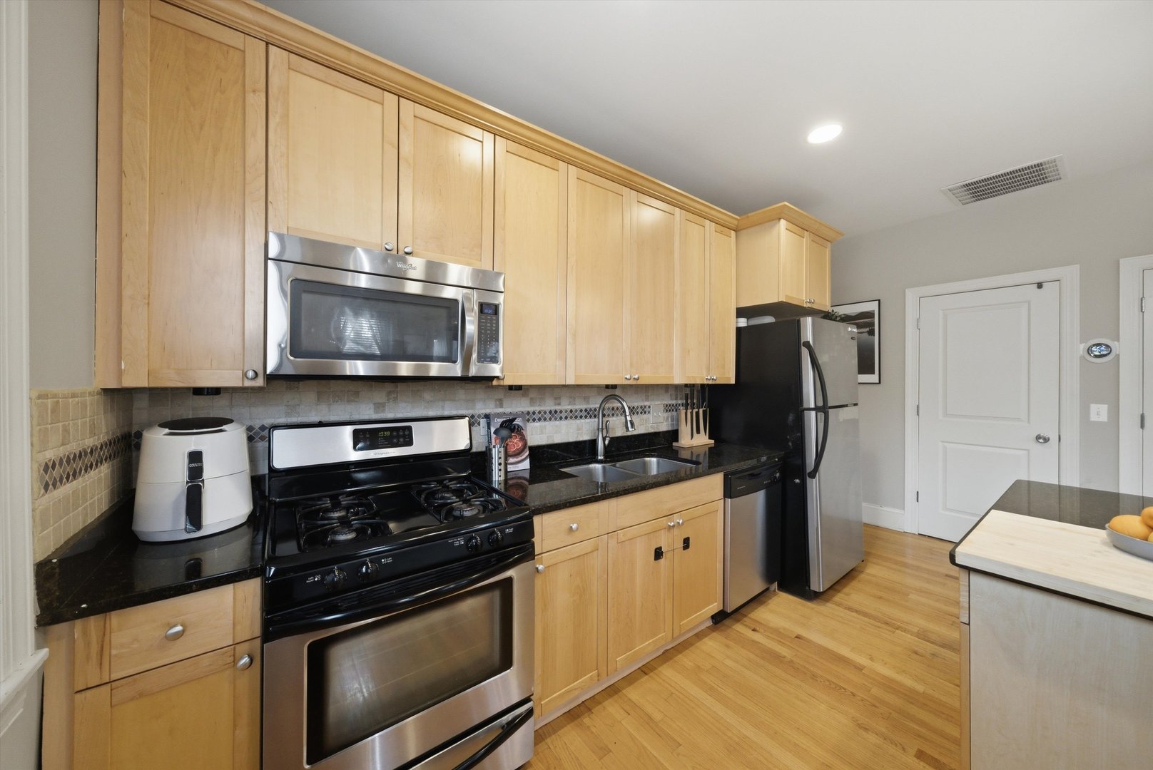 Homes for sale in Chicago, IL | 7633 N Greenview Ave #3W, Chicago, IL 60626 | MLS# 12711113