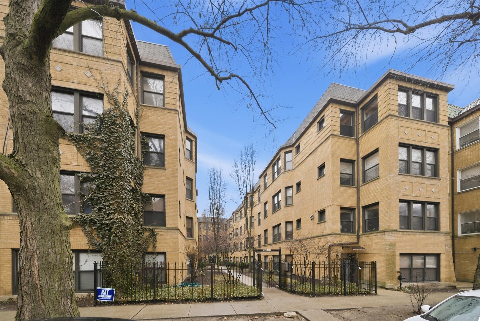 Homes for sale in Chicago, IL | 7633 N Greenview Ave #3W, Chicago, IL 60626 | MLS# 12711113