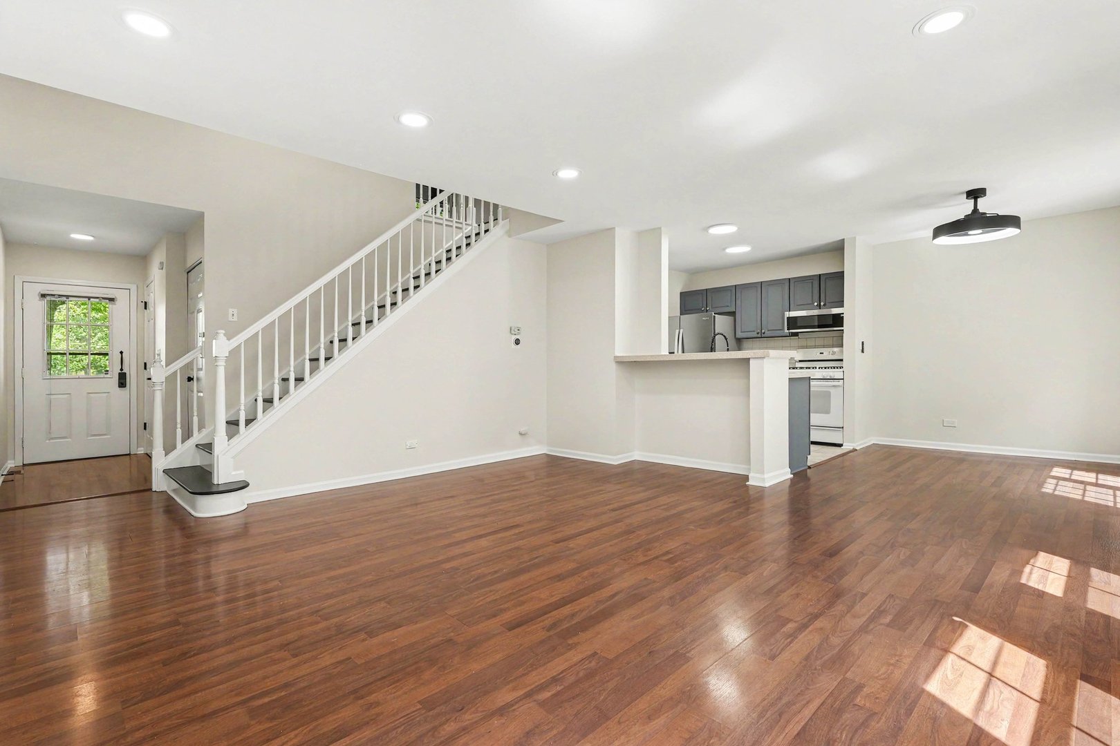 3rd image of 360 Golfview Ct #360, Bloomingdale, IL 60108 | MLS# 12711142