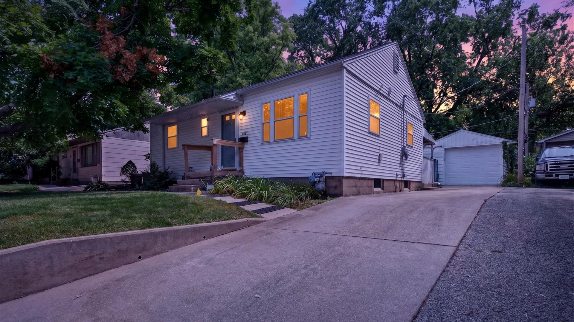 28th image of 1513 N Linden St, Bloomington, IL 61701 | MLS# 12711162