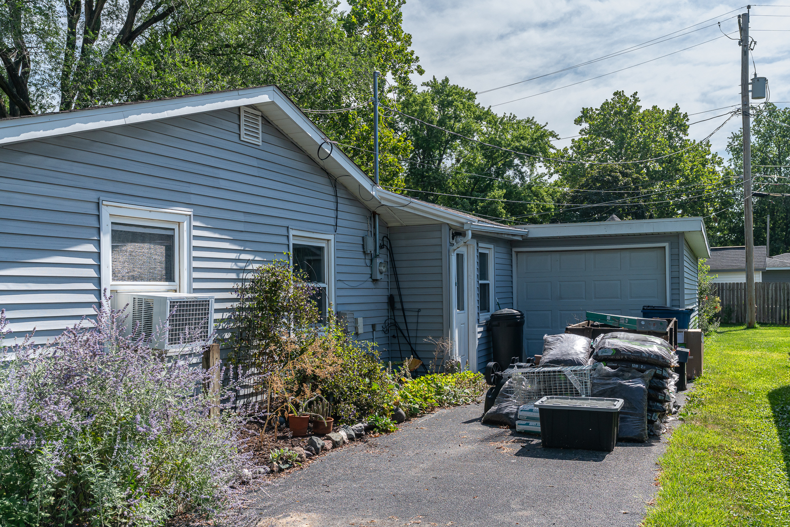 2nd image of 2317 9th St, Silvis, IL 61282 | MLS# 12711189