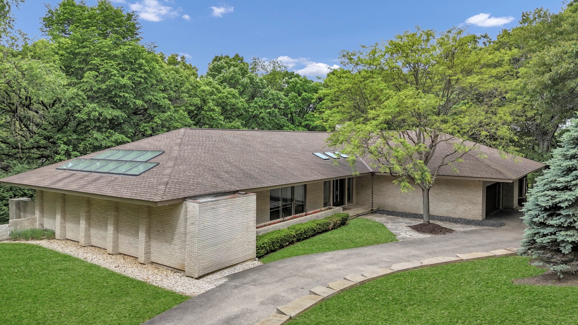 1st image of 4 Far Hills Rd, Barrington Hills, IL 60010 | MLS# 12711200