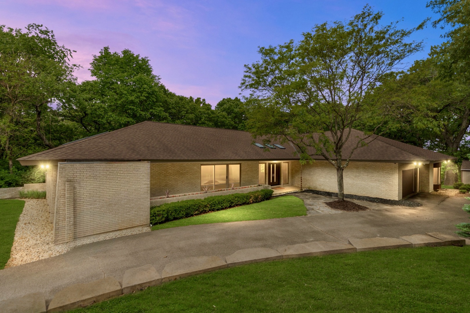 2nd image of 4 Far Hills Rd, Barrington Hills, IL 60010 | MLS# 12711200