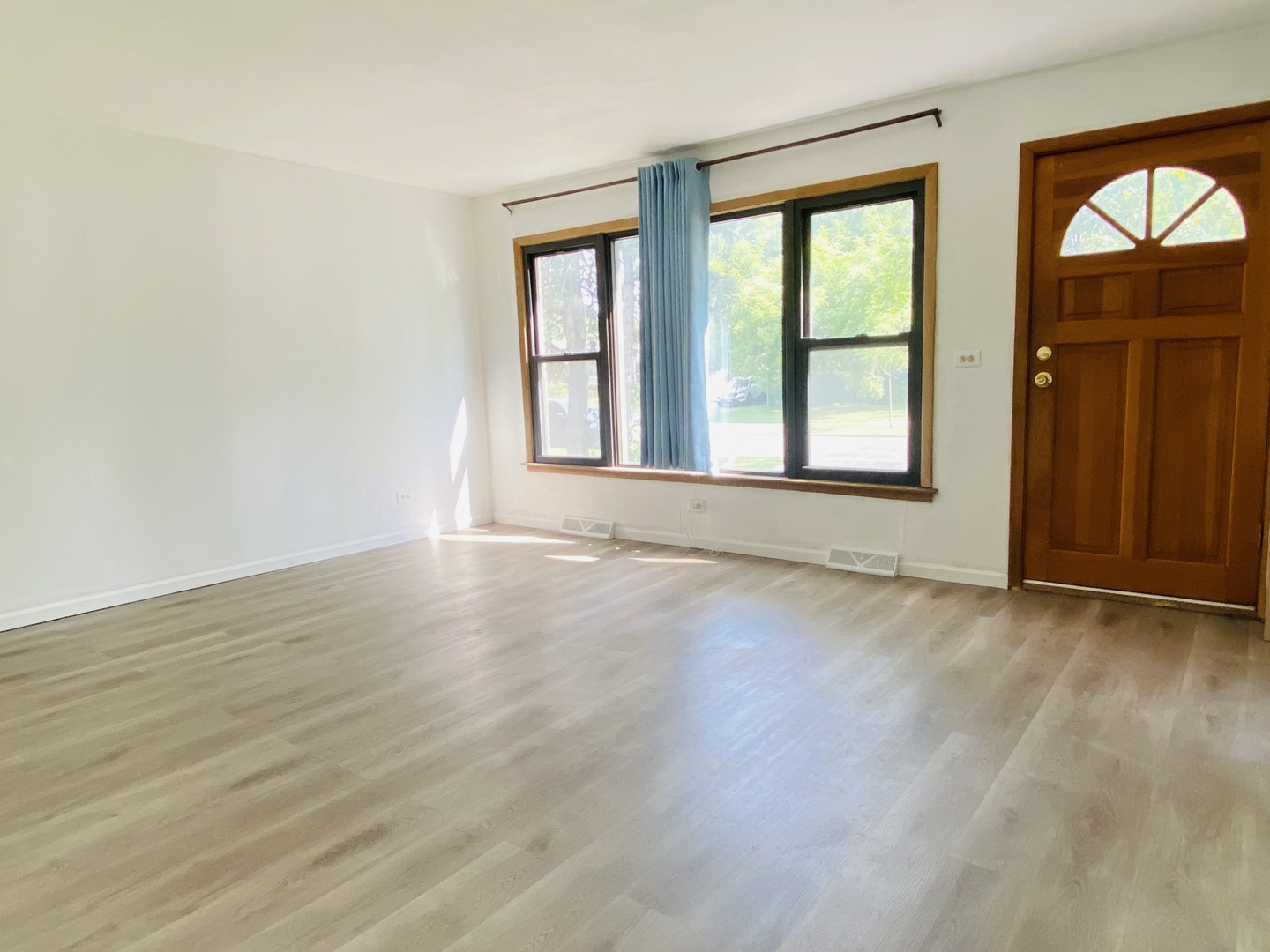 2nd image of 1508 W Palm Dr, Mount Prospect, IL 60056 | MLS# 12711252
