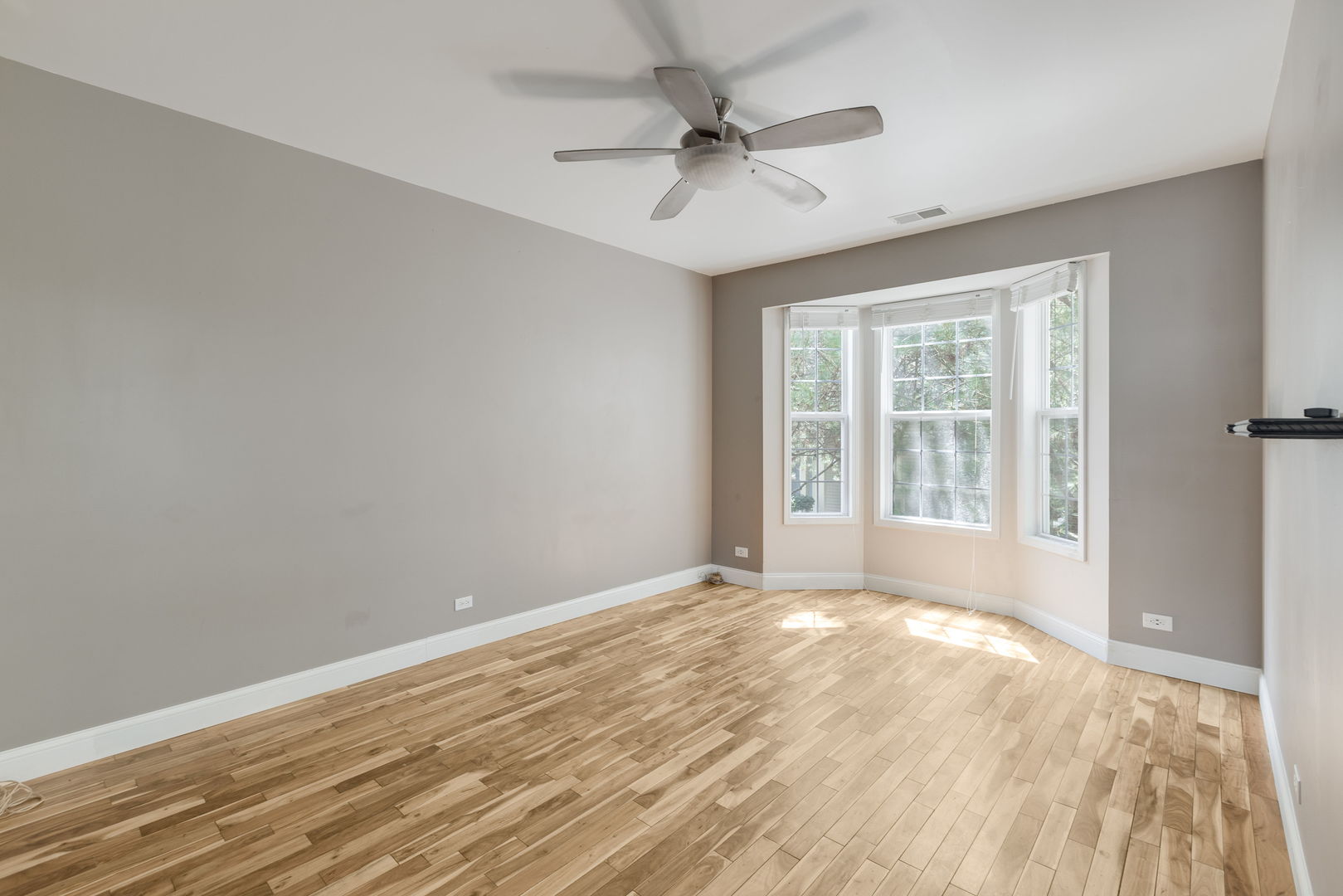 3rd image of 31632 Tall Grass Ct #31632, Lakemoor, IL 60051 | MLS# 12711273