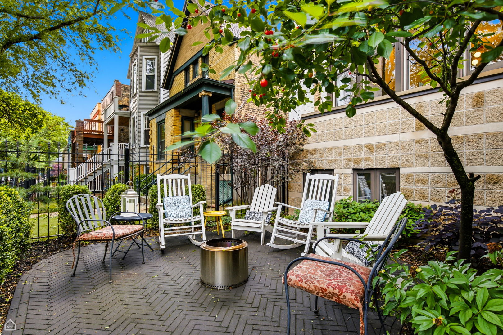 3rd image of 1310 W Roscoe St, Chicago, IL 60657 | MLS# 12711301
