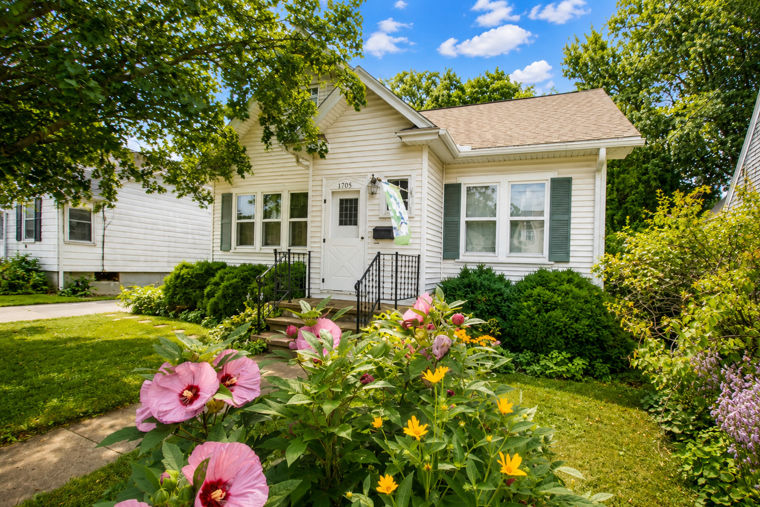 Homes for sale in Dixon, IL | 1705 W 2nd St, Dixon, IL 61021 | MLS# 12711320