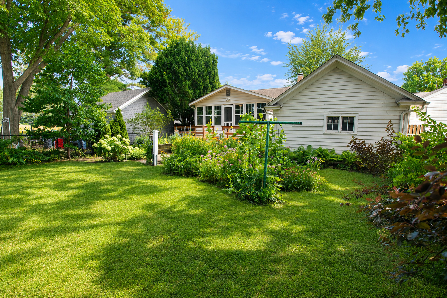 Homes for sale in Dixon, IL | 1705 W 2Nd St, Dixon, IL 61021 | MLS# 12711320