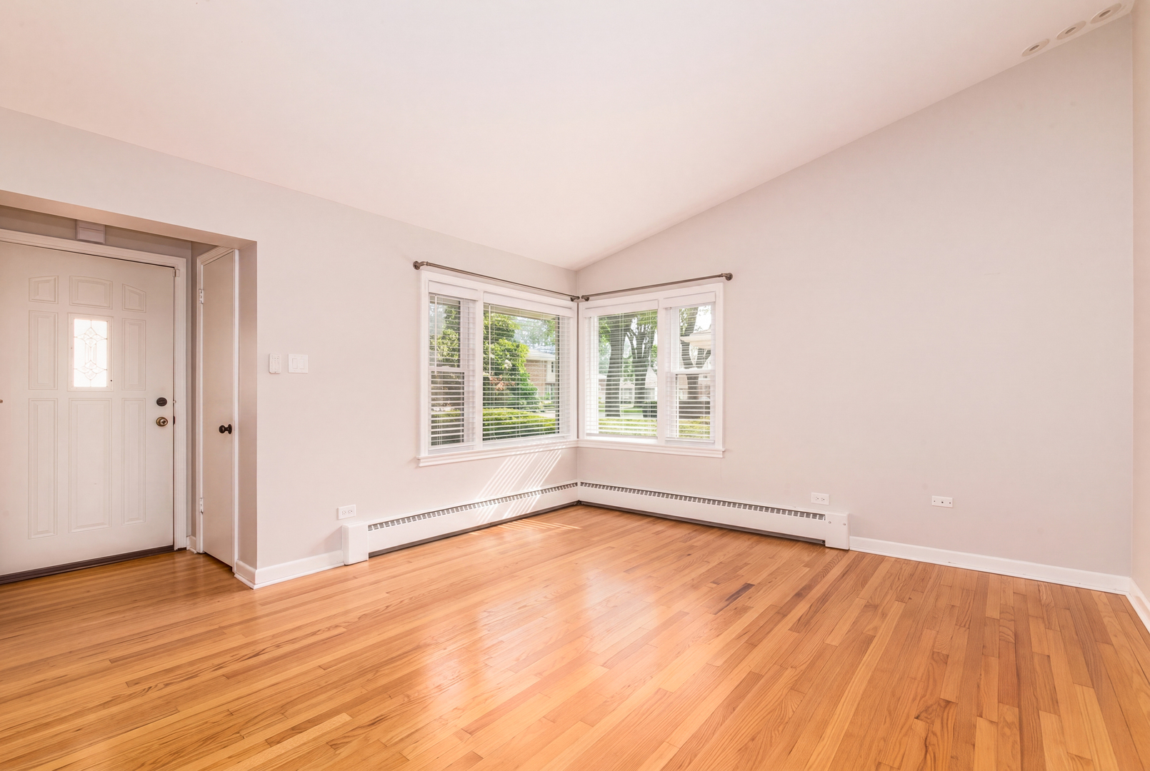 Homes for sale in Park Ridge, IL | 112 N Broadway Ave, Park Ridge, IL 60068 | MLS# 12711340