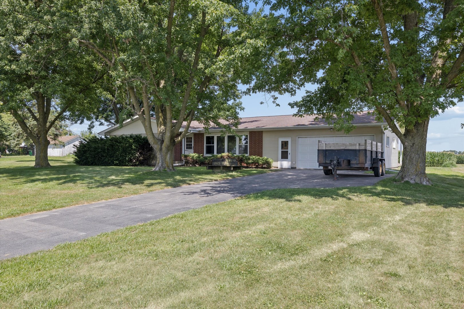 Homes for sale in Fulton, IL | 6070 Garden Plain Rd, Fulton, IL 61252 | MLS# 12711343