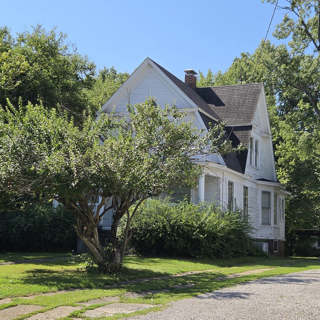 2nd image of 522 E Main St, Benton, IL 62812 | MLS# 12711364