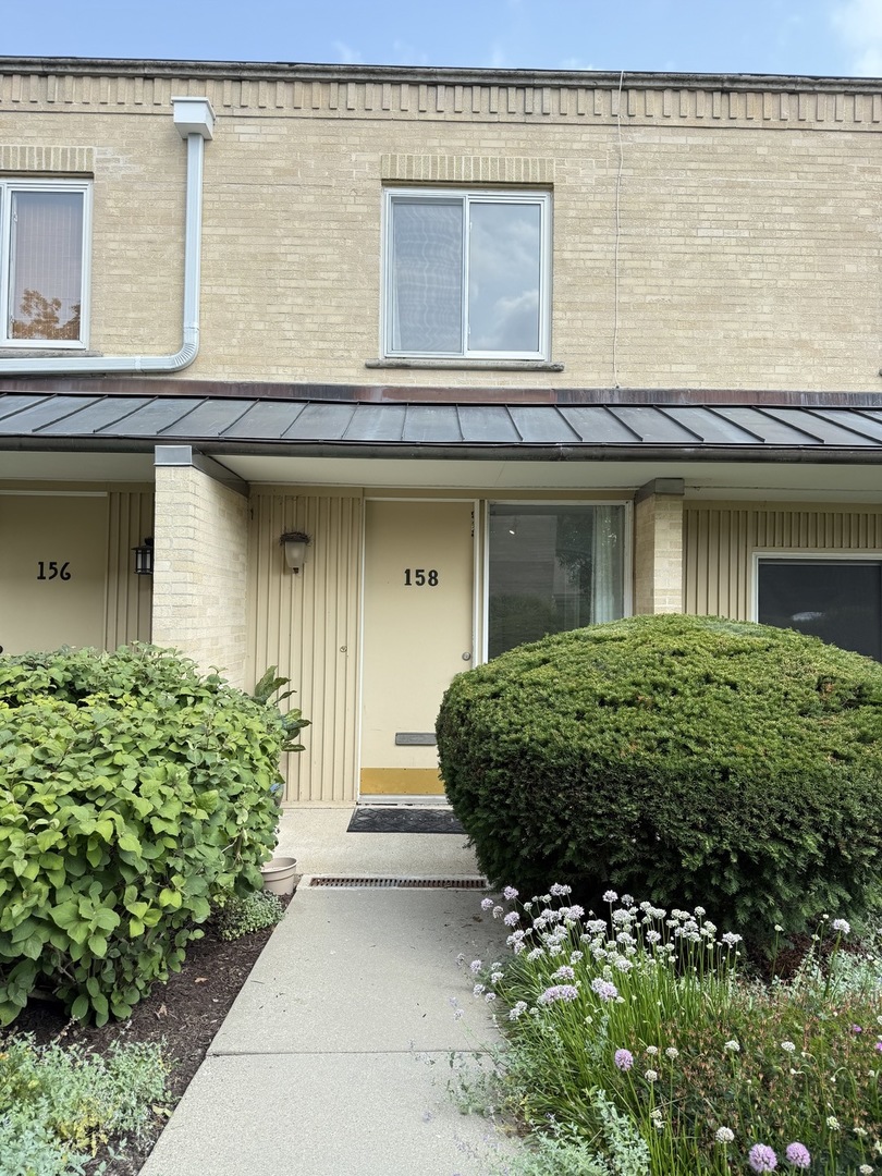 2nd image of 158 Green Bay Rd, Glencoe, IL 60022 | MLS# 12711367