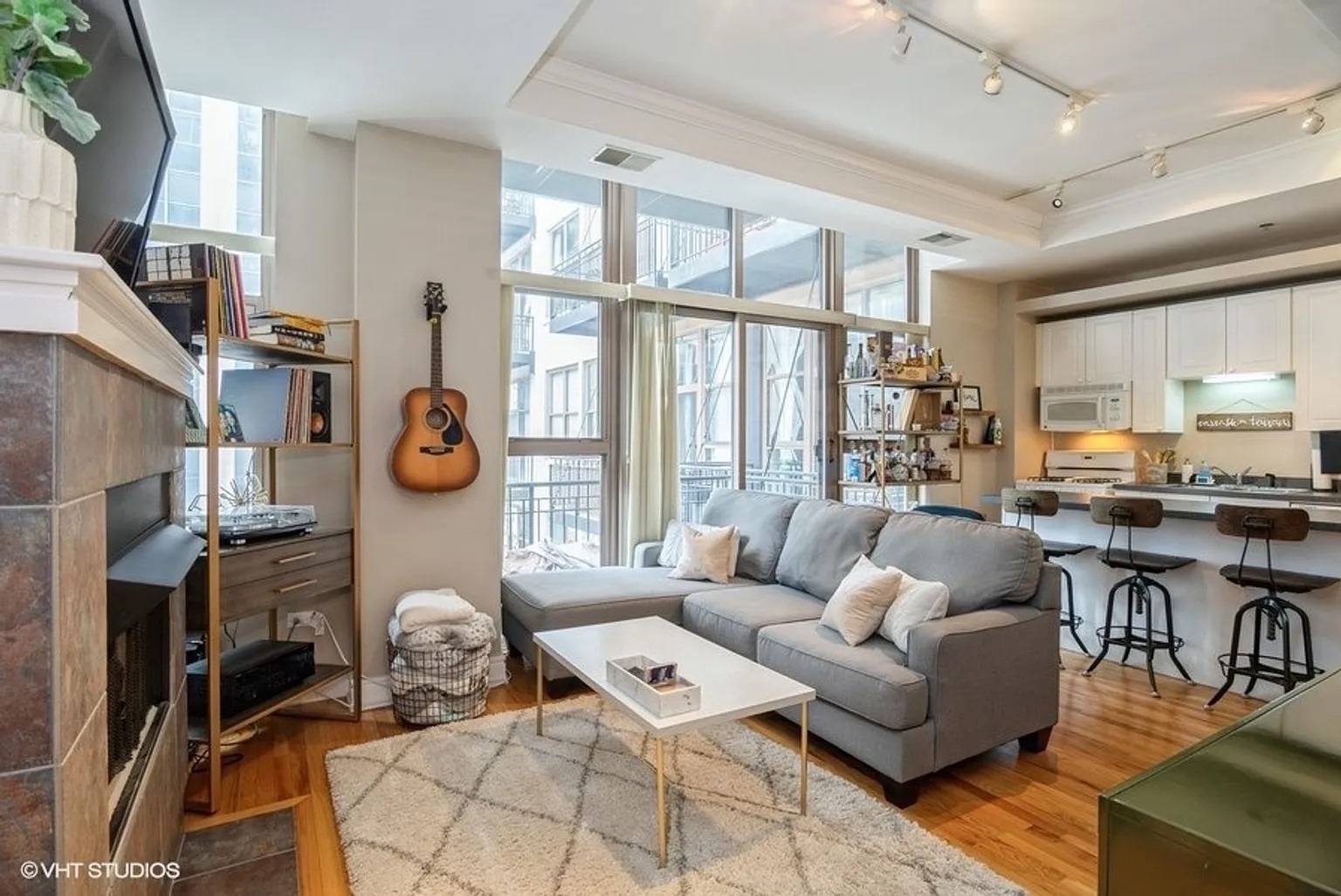 2nd image of 212 W Washington St #1406, Chicago, IL 60606 | MLS# 12711369